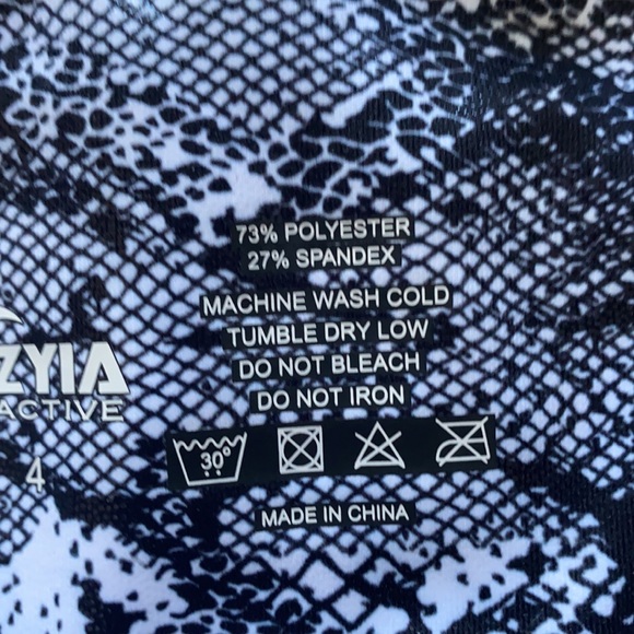 “Zyia” active wear Cobra Metallic Capri20” size 4 - Picture 7 of 7
